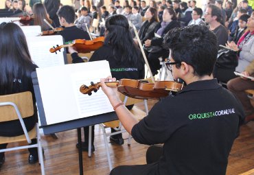 PUCV realiza donación de material bibliográfico a Liceo Matilde Brandau de Ross de Valparaíso - Foto 3