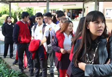 Programa PACE: Estudiantes del Colegio España de San Antonio visitan facultades de la PUCV - Foto 1