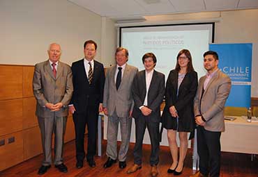 Presentan en CEA de la PUCV el Índice de Transparencia en Partidos Políticos - Foto 1