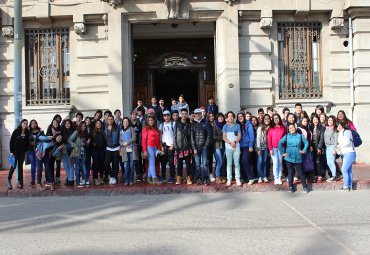 Exitosa participación de estudiantes PACE PUCV de Algarrobo en clase de Historia desarrollada en Casa Central - Foto 1