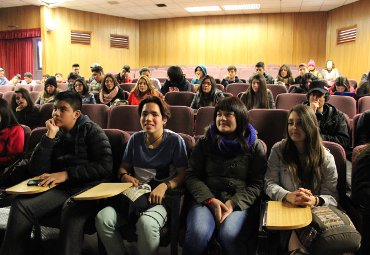 Exitosa participación de estudiantes PACE PUCV de Algarrobo en clase de Historia desarrollada en Casa Central - Foto 2