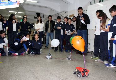 Escolares viven jornada educativa con competencia robótica en el Makerspace PUCV - Foto 1