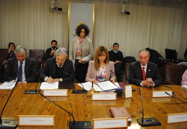 Decanos de Facultades de Agronomía del CRUCH firman convenio con la Cámara de Diputados - Foto 1
