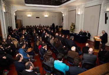 Académico Fernando Alvarado fue nombrado como Profesor Emérito de la PUCV - Foto 2