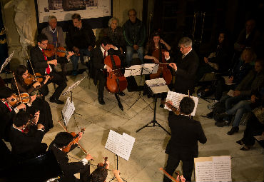 Orquesta de Cámara PUCV brinda concierto “Estaciones en el tiempo” con masiva convocatoria