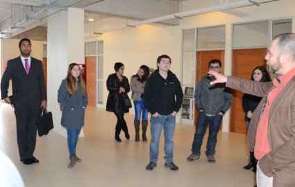 Ex alumnos de la EIQ visitan nuevo edificio que albergará a las tres carreras de la EIQ - Foto 3