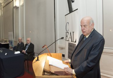 José Miguel Insulza expuso en Ceremonia de Graduación del Magíster en Relaciones Internacionales - Foto 1