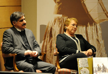 Presidenta Bachelet presentó registro audiovisual de libro realizado por Margot Loyola y Osvaldo Cádiz - Foto 3