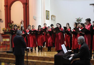 Rancagüinos disfrutaron de la música sacra del Coro Femenino de Cámara PUCV - Foto 1