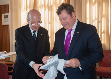 Embajador de Estados Unidos visitó la PUCV en el marco de un ciclo de conferencias con diplomáticos - Foto 3