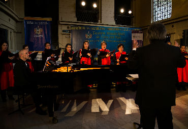 Con composiciones contemporáneas de Estonia Coro Femenino de Cámara PUCV realizó concierto - Foto 1