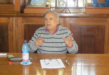 Académico Eduardo Cavieres dictó conferencia 