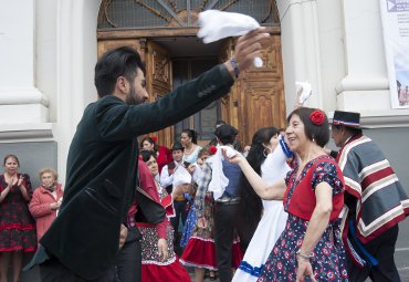 PUCV desarrolla muestra de bailes típicos en Iglesia La Matriz como antesala a Fiestas Patrias - Foto 4