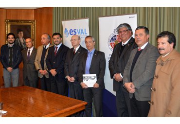 PUCV y Esval firman convenio para fomentar la investigación y desarrollo de prácticas profesionales - Foto 3