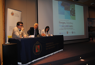 Facultad de Derecho PUCV y Superintendencia del Medio Ambiente realizaron seminario internacional - Foto 1