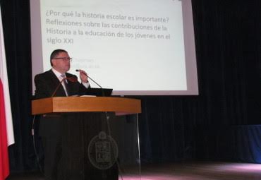 Académico inglés dictó conferencia sobre la contribución de la historia en la educación de los jóvenes - Foto 3
