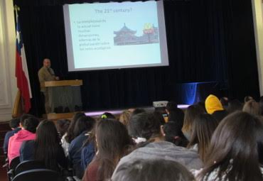 Académico inglés dictó conferencia sobre la contribución de la historia en la educación de los jóvenes - Foto 4