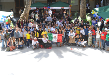 Multicolor celebración del Día Internacional en la Católica de Valparaíso - Foto 1