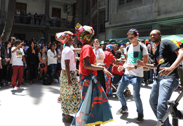Multicolor celebración del Día Internacional en la Católica de Valparaíso - Foto 4