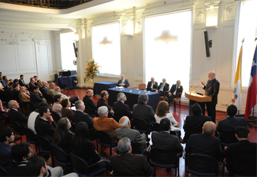 PUCV realiza investidura como Doctor Scientiae et Honoris Causa a Cardenal Gianfranco Ravasi - Foto 4