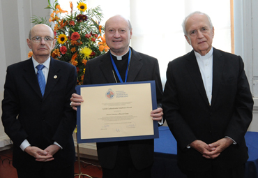 PUCV realiza investidura como Doctor Scientiae et Honoris Causa a Cardenal Gianfranco Ravasi - Foto 3
