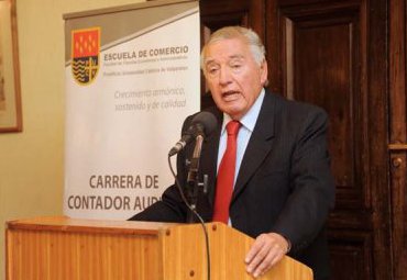 PUCV lamenta deceso de profesor Álvaro Benavides - Foto 1