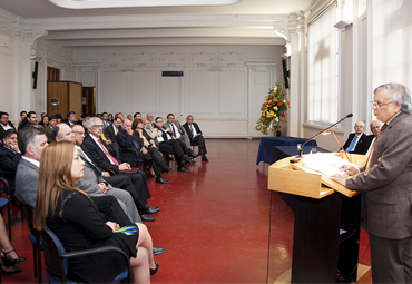 PUCV confiere el grado de Profesor Emérito al Premio Nacional de Historia Eduardo Cavieres - Foto 3