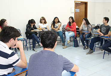 Estudiantes de primer año participan en talleres para enfrentar las evaluaciones finales - Foto 1