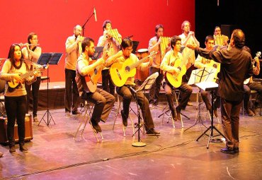Director de la Orquesta Andina recibió premio a la Trayectoria Artística Cultural Regional