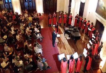 Con masiva asistencia de público Coro Femenino de Cámara inauguró Conciertos de Verano PUCV - Foto 1