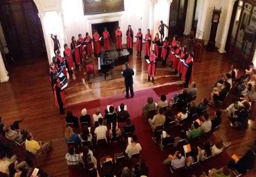 Con masiva asistencia de público Coro Femenino de Cámara inauguró Conciertos de Verano PUCV - Foto 3