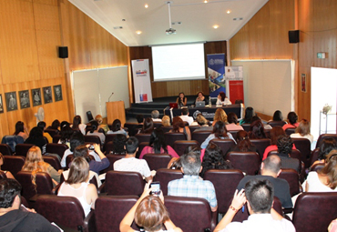 Escuela de Psicología de la PUCV y Sename Valparaíso realizan seminario con experta italiana sobre “Familias de acogida” - Foto 2