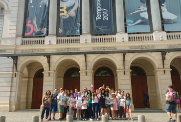 Orquesta Infantil y Juvenil realizó muestra en Iglesia La Matriz y visitó el Teatro Municipal de Santiago - Foto 2