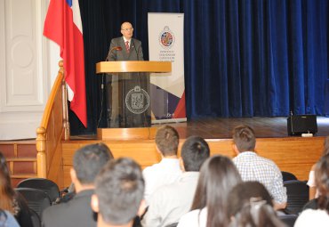 PUCV realiza ceremonia para estudiantes que obtuvieron Beca PUCV y Premio de Honor Rector Rubén Castro - Foto 1