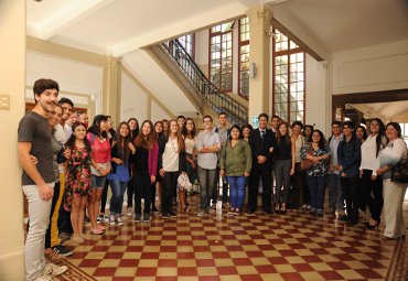 PUCV realiza ceremonia para estudiantes que obtuvieron Beca PUCV y Premio de Honor Rector Rubén Castro - Foto 4