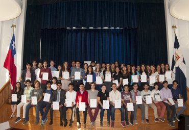 PUCV premia a universitarios con excelencia académica que ingresaron en 2016 - Foto 4