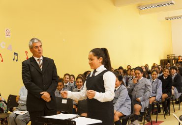 Orquesta de Cámara PUCV comienza temporada de conciertos educativos en Escuela República del Ecuador - Foto 1