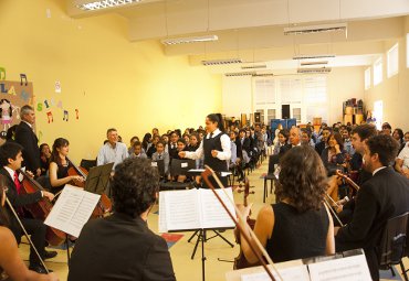 Orquesta de Cámara PUCV comienza temporada de conciertos educativos en Escuela República del Ecuador - Foto 3