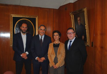 Senador Francisco Chahuán se reúne con representantes de LIDERES EDUCATIVOS para conocer detalles del proyecto - Foto 1