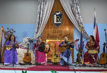 Católica de Valparaíso realiza donación de libros a cuatro establecimientos escolares de la región - Foto 4