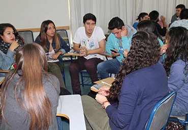 Estudiantes de primer año realizan primera evaluación de su inserción a la vida universitaria - Foto 2
