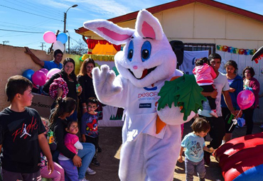 Voluntarios de “La Fábrica de Sueños” comparten con niños de Puertas Negras