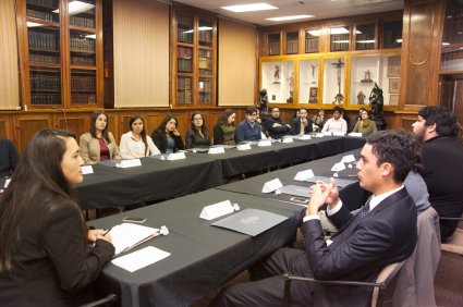 Red Alumni realiza ceremonia de certificación de la Primera Generación de Representantes del Sello Valórico PUCV - Foto 1