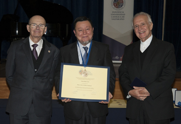 Profesores son distinguidos con la condecoración Fides et Labor al Mérito Académico - Foto 3