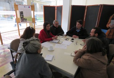 Expertos PUCV y miembros de Comités Ambientales Comunales intercambian experiencias en feria medioambiental - Foto 2