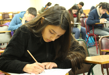 Estudiantes del programa Propedéutico PUCV asisten a su primer día de clases - Foto 2