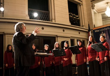 Coro Femenino de Cámara PUCV presenta “Minimalismo sacro en su forma de esculpir el tiempo” - Foto 2