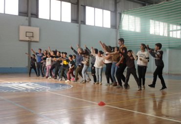Escuela de Educación Física colabora en proyecto para niños del campamento Felipe Camiroaga de Forestal - Foto 3