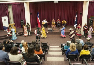 Conjunto Folclórico PUCV ofreció un recorrido musical por el campo de Chile - Foto 1