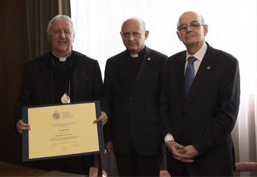 PUCV confiere distinción Fides et Labor a Cardenal Giuseppe Versaldi - Foto 1